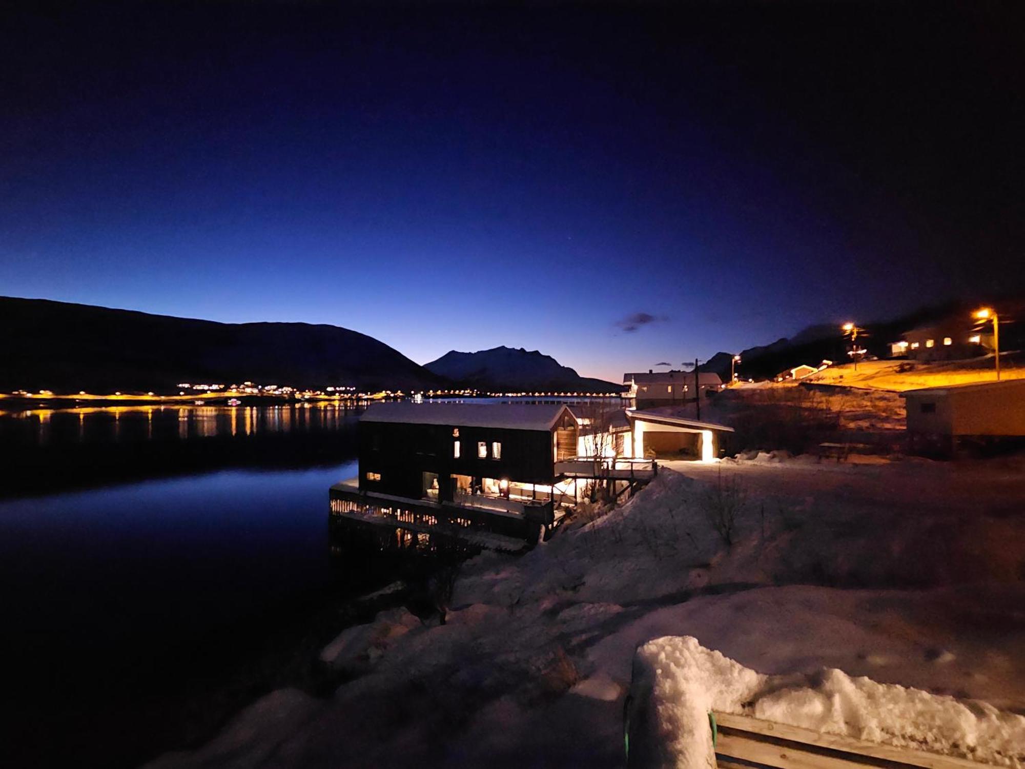 Вилла Kaldfjord Sea House Тромсё Экстерьер фото