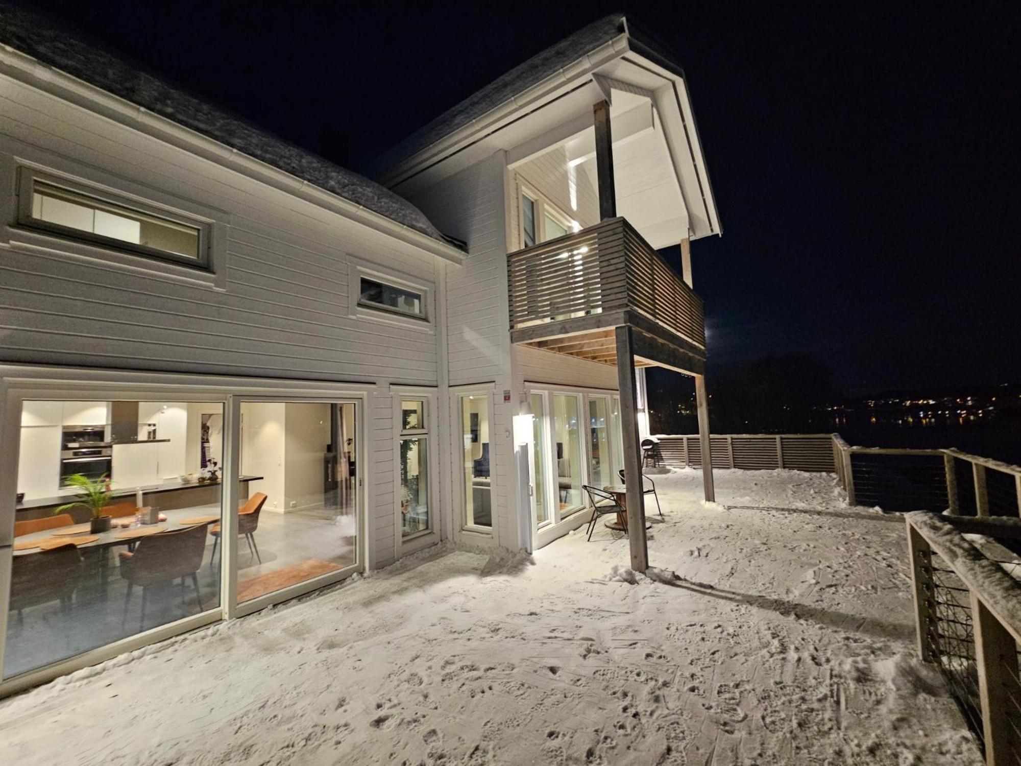 Вилла Kaldfjord Sea House Тромсё Экстерьер фото