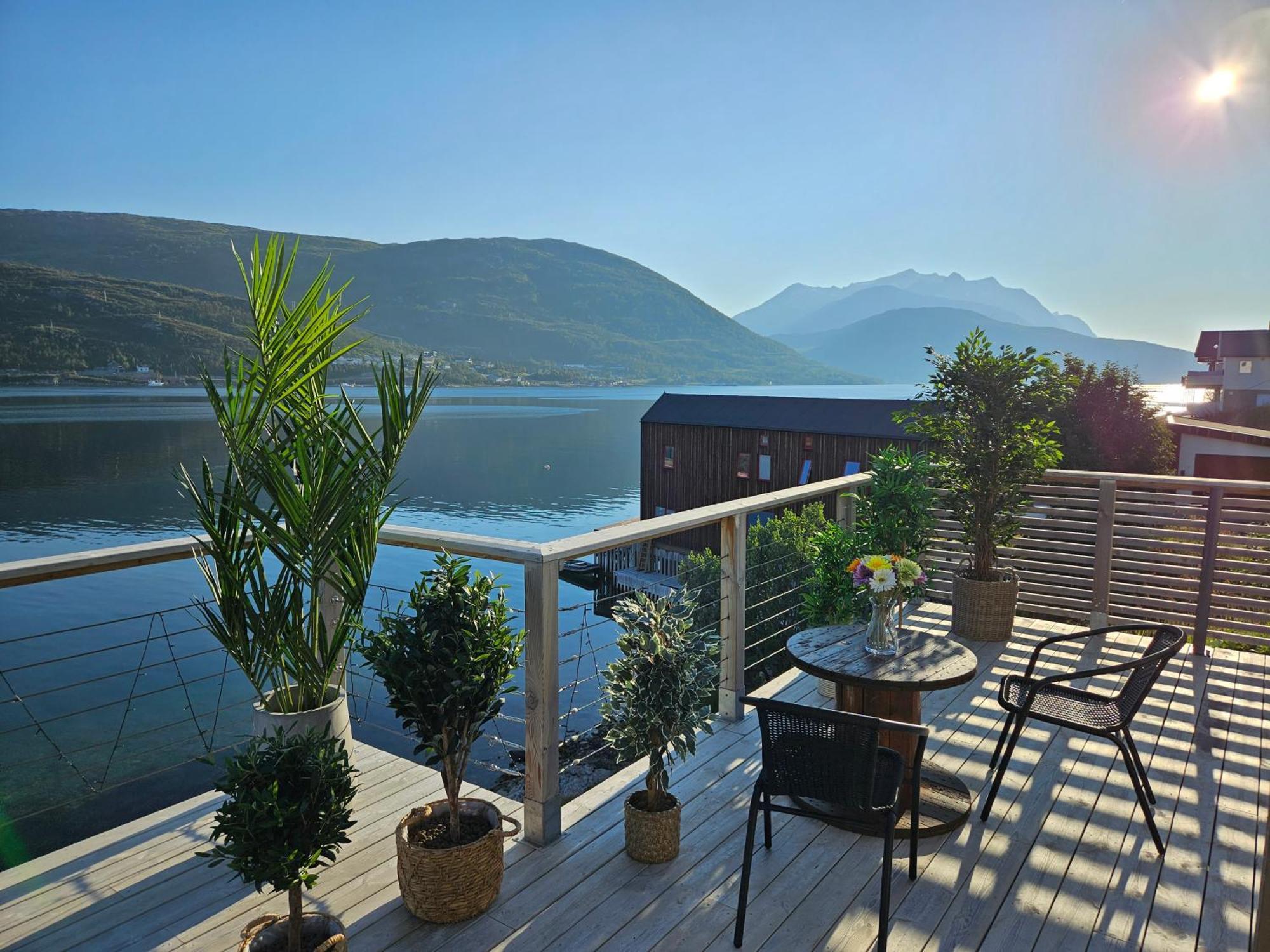 Вилла Kaldfjord Sea House Тромсё Экстерьер фото