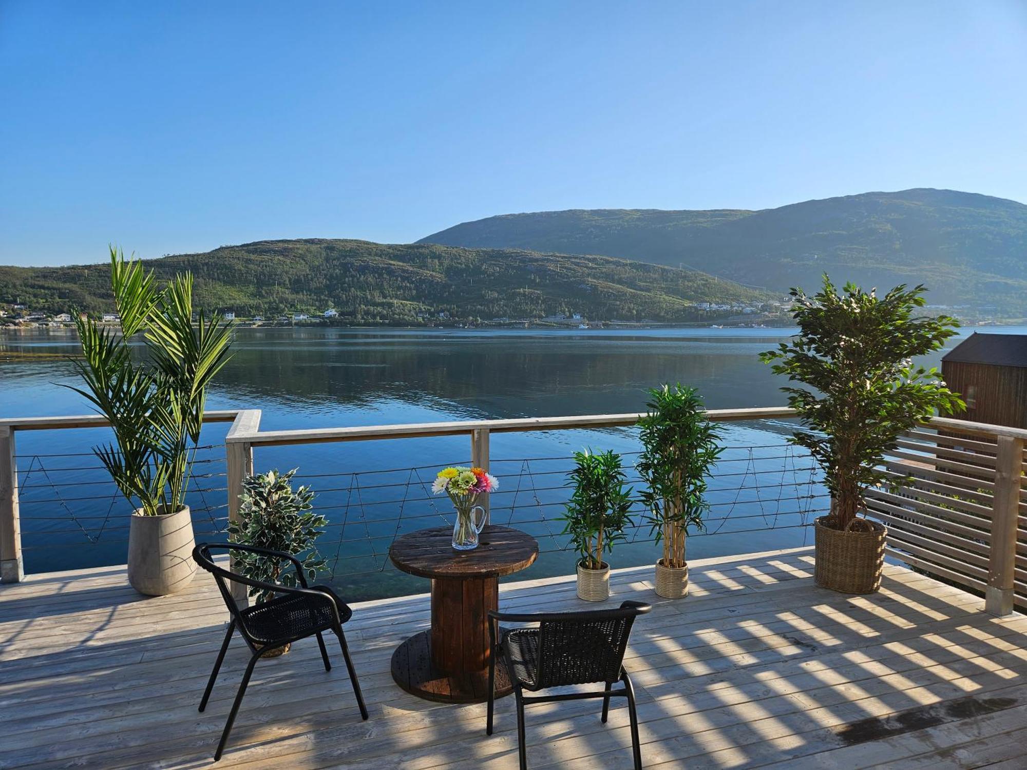 Вилла Kaldfjord Sea House Тромсё Номер фото